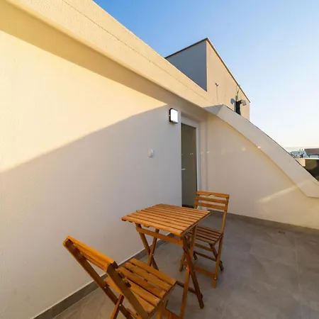 Flat With Terrace In Muratpasa Daire