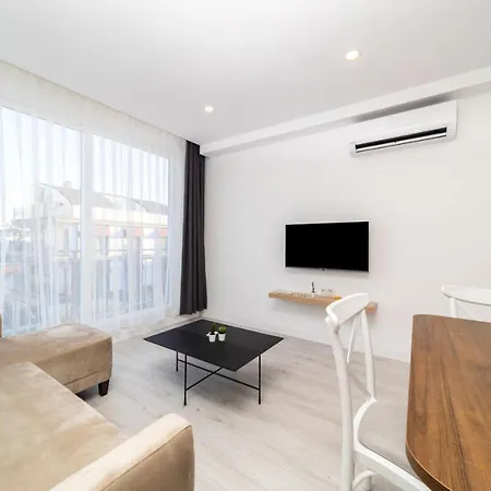 Flat With Terrace In Muratpasa